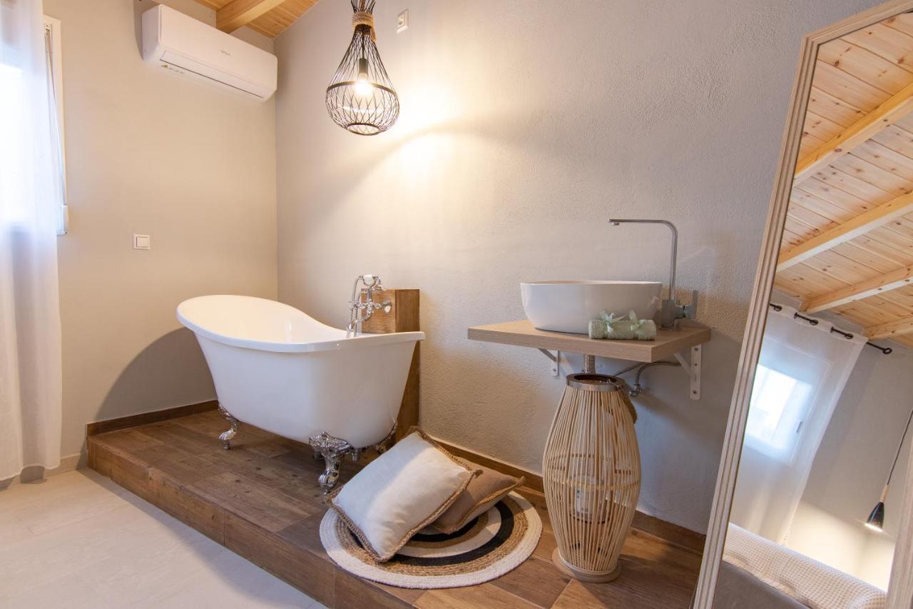 Georgianna'S Suite With Private Pool , 'Blank Suite' Charokopio 外观 照片